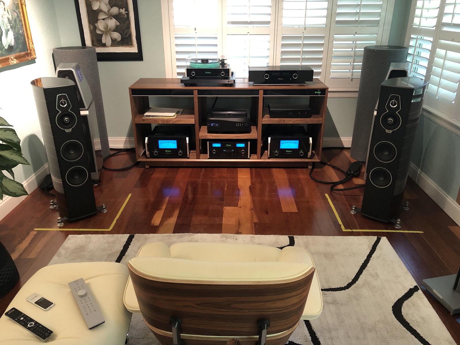 Sonus Faber Serafino speakers, McIntosh MC611 monoblocks, McIntosh C2700, dCS Rossini