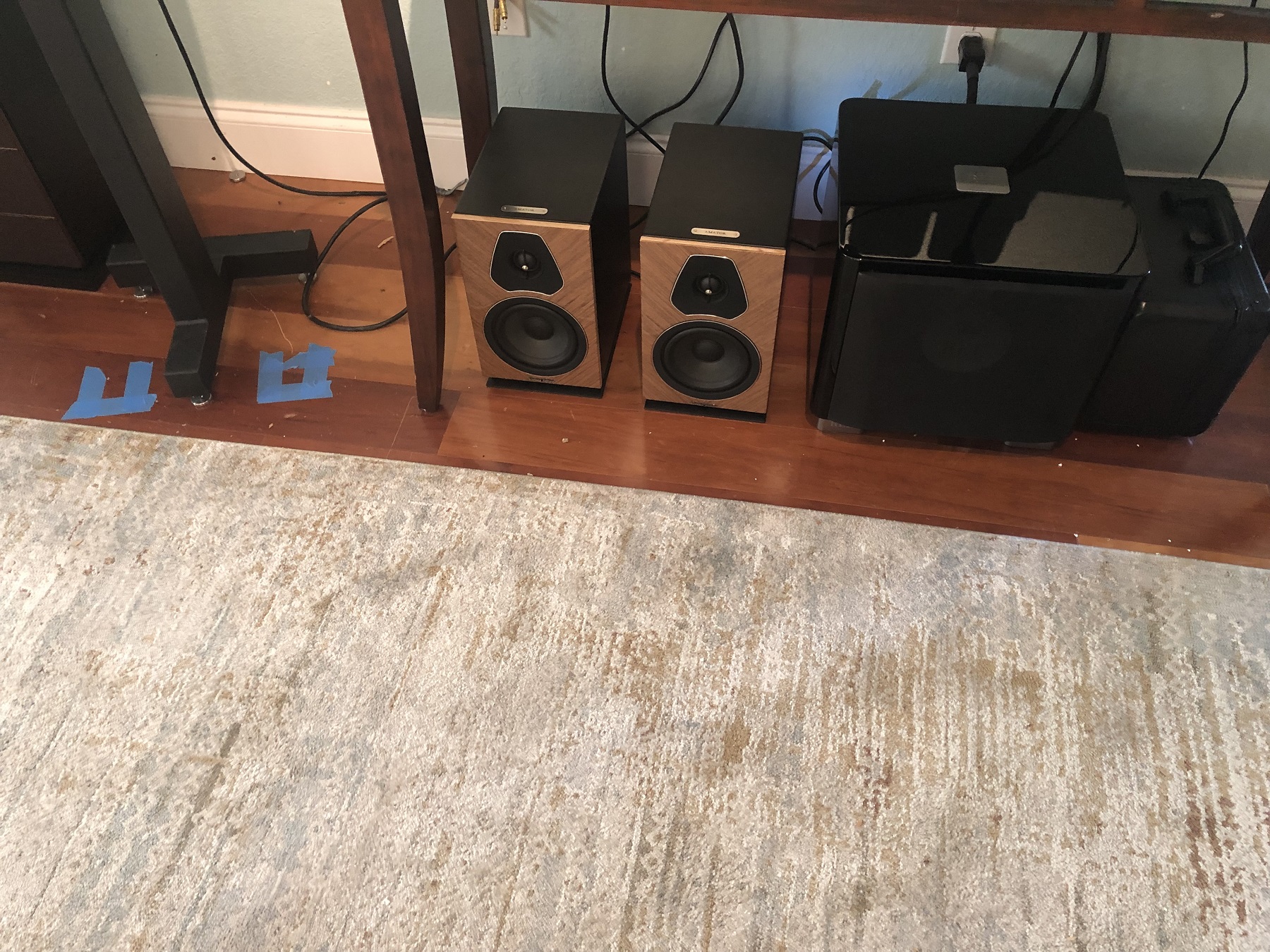 Under table: Lumina II Amator, REL T/7x sub