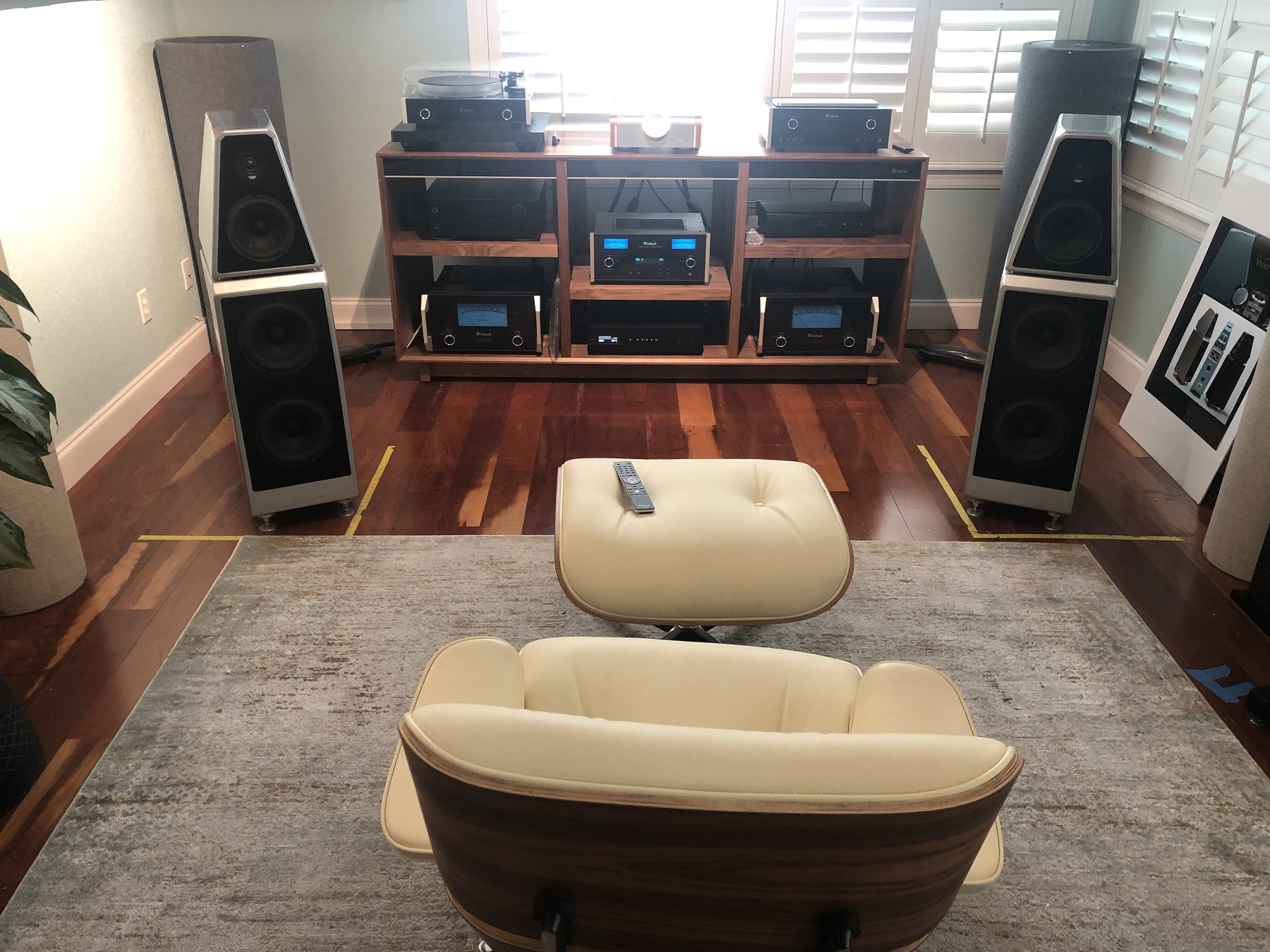 Wilson Audio Watt Puppies, McIntosh MC611 monoblocks, McIntosh C2800 tube preamp, MT5 Turntable, dCS Bartok dac, streamer, Transparent Powerwave Conditioner