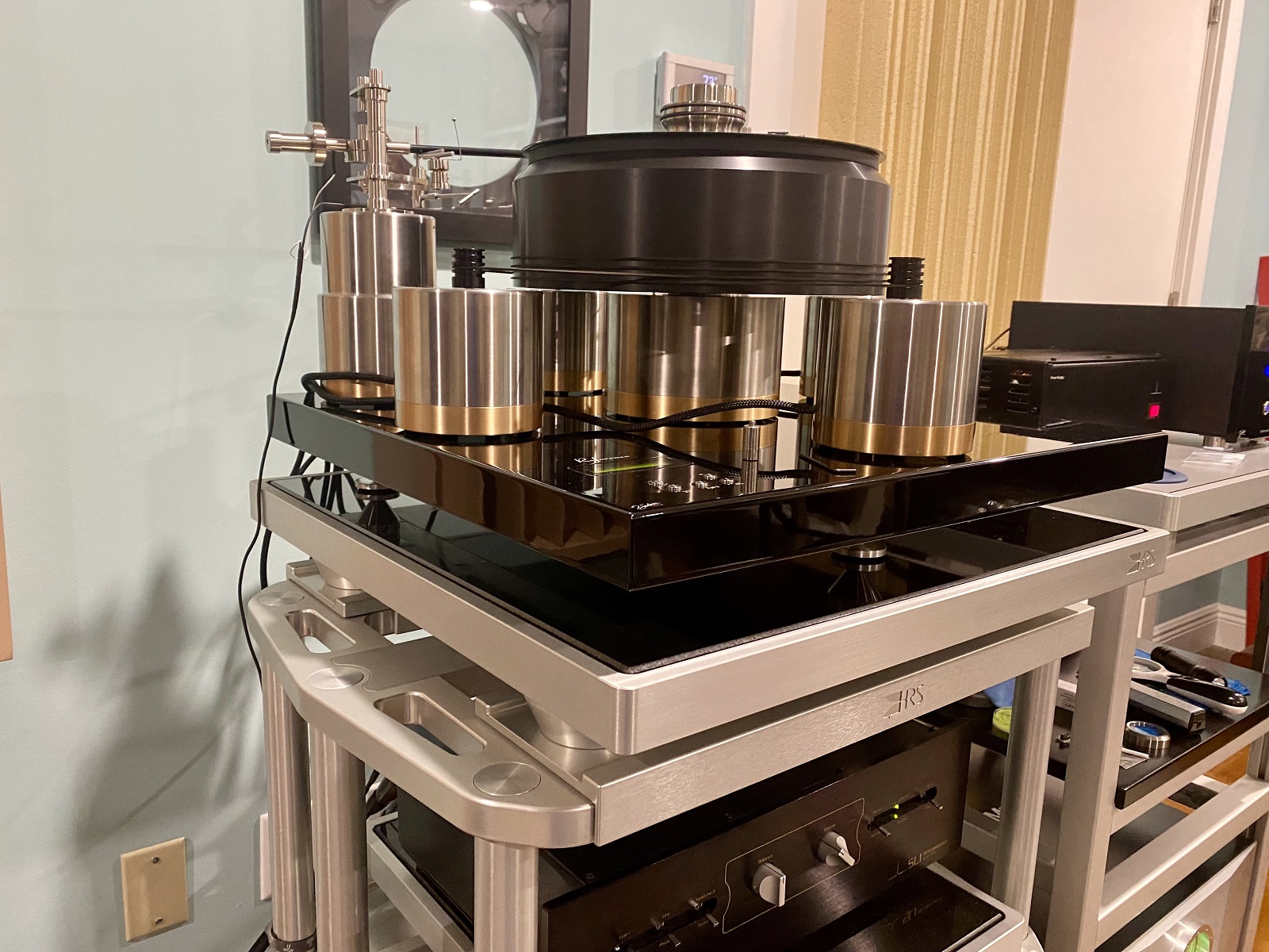 J Sikora Reference turntable on a M3X2 Isolation Base from HRS